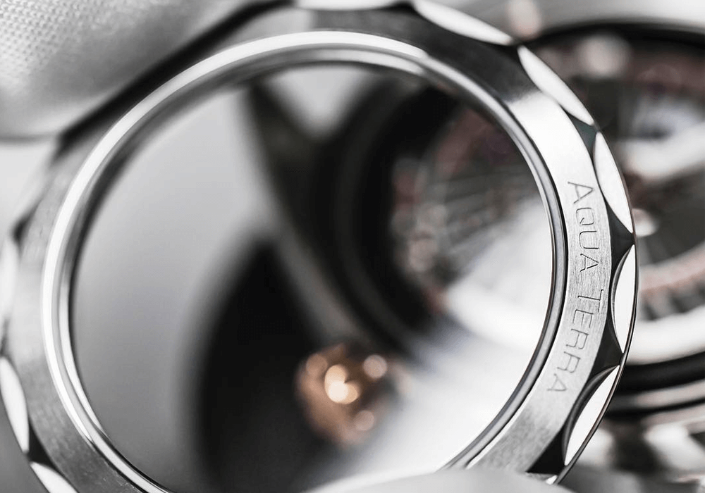 Mặt kính sapphire nguyên khối Seamaster AquaTerra Master Chronometer