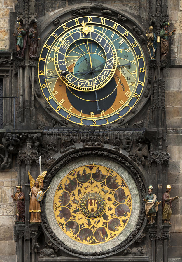 Đồng hồ ở thị trấn Prague với Moon Phase