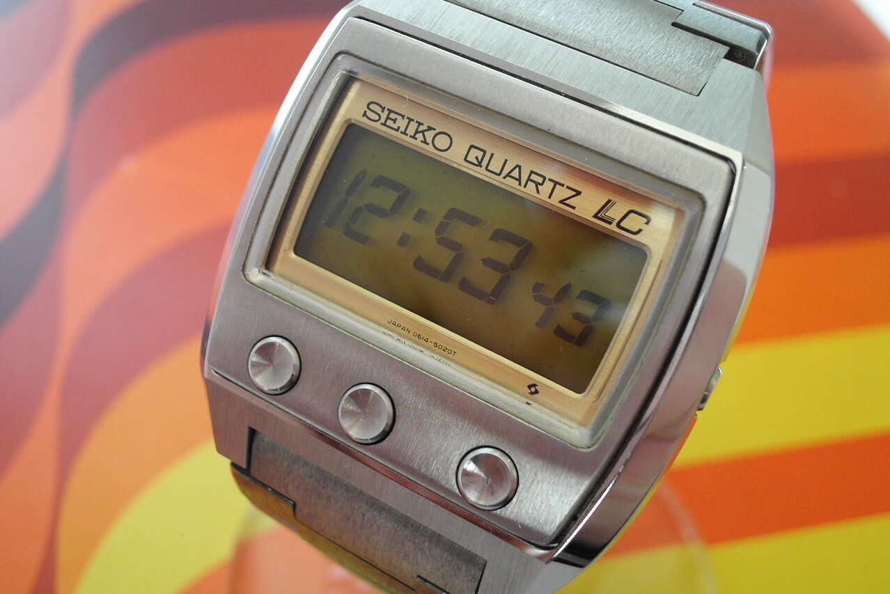 đồng hồ Seiko bộ máy Quartz và màn hình LCD 6 chữ số 